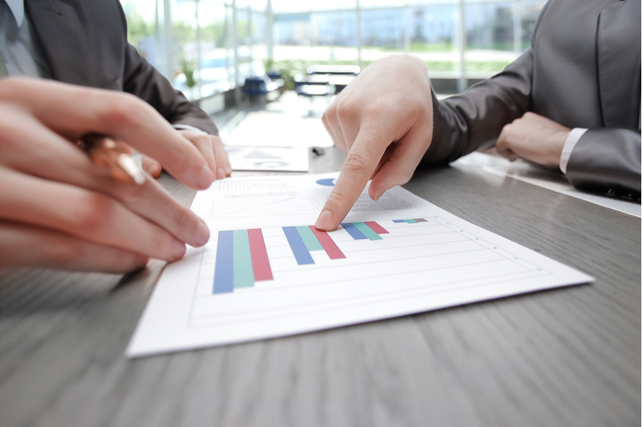 Analyse d’indicateurs financiers avec graphique comparatif pour évaluer des SCPI